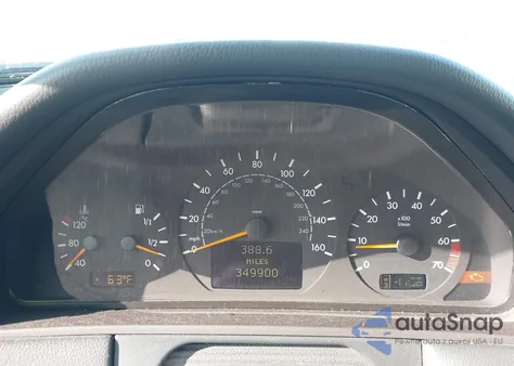 2001 Mercedes-Benz E 320 z USA, uszkodzony, nr VIN WDBJF65J81B284389